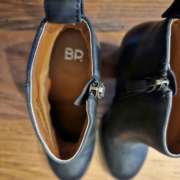 BP LANCE BLACK LEATHER WOMEN'S 4M ANKLE BOOT - Picture 3 of 6